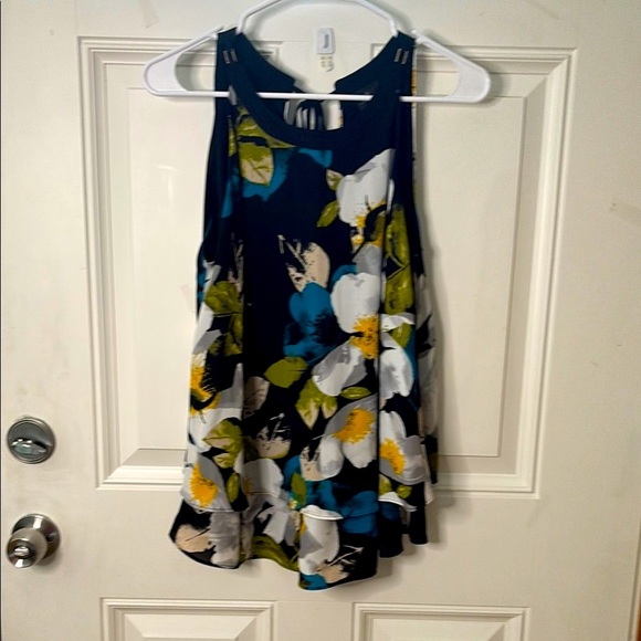 EUC Women’s Worthington Elegant Sleeveless Blouse - Picture 1 of 8